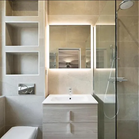 3 Bedrooms 3 Bath Bivouac 2 Min Palais *